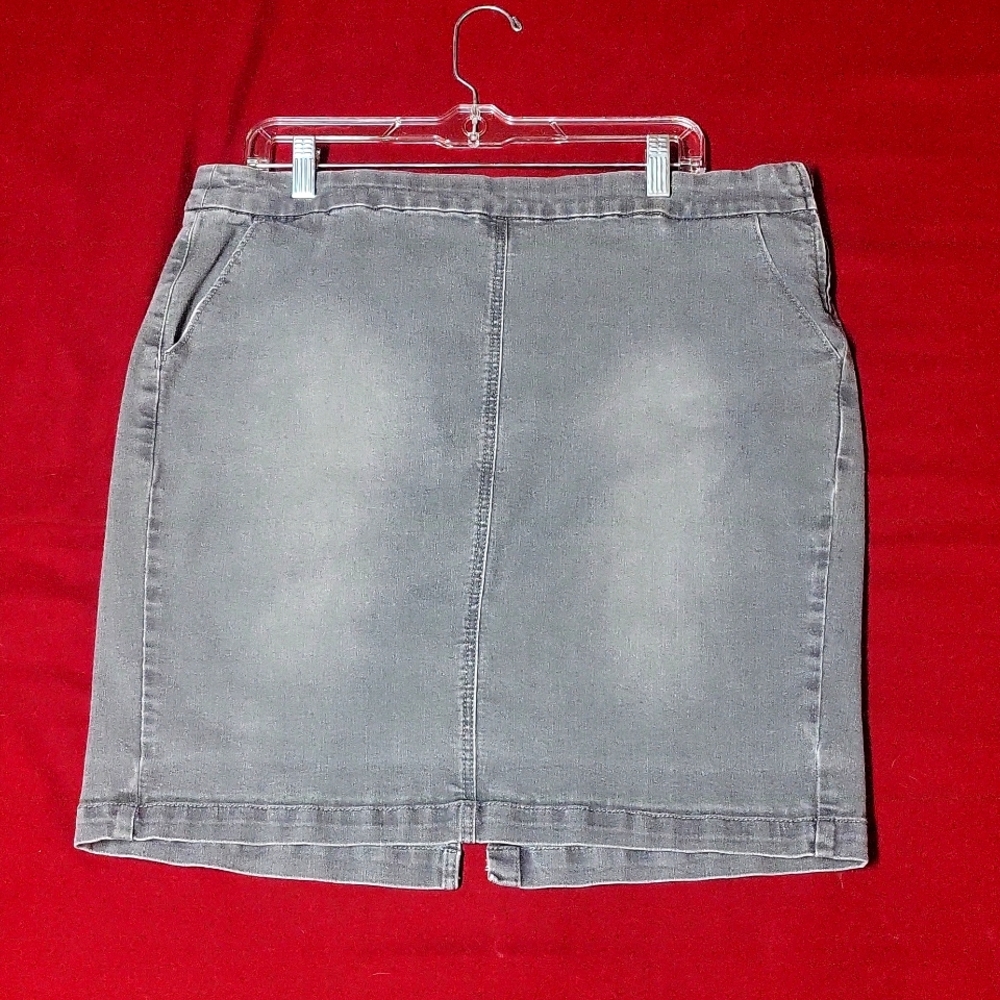 Size 16 Gray Skirt